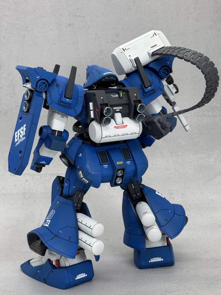 全体的に筋彫りをパキッっと入れられるように頑張りましたが、掘りすぎて埋め直した部分もあります😅古いキットは筋彫りを追加する余白が多いので一体完成させるたびに経験値が増えているのを実感出来ますね。