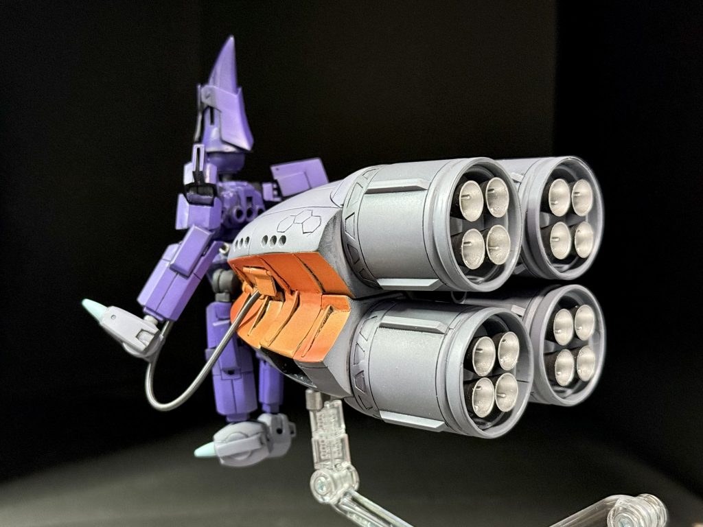 尻デカ大名過ぎてポージングが難しいです。この変形をデザインした人のセンスはやばいです。(尻デカ大名の作者はもっとヤバいです)