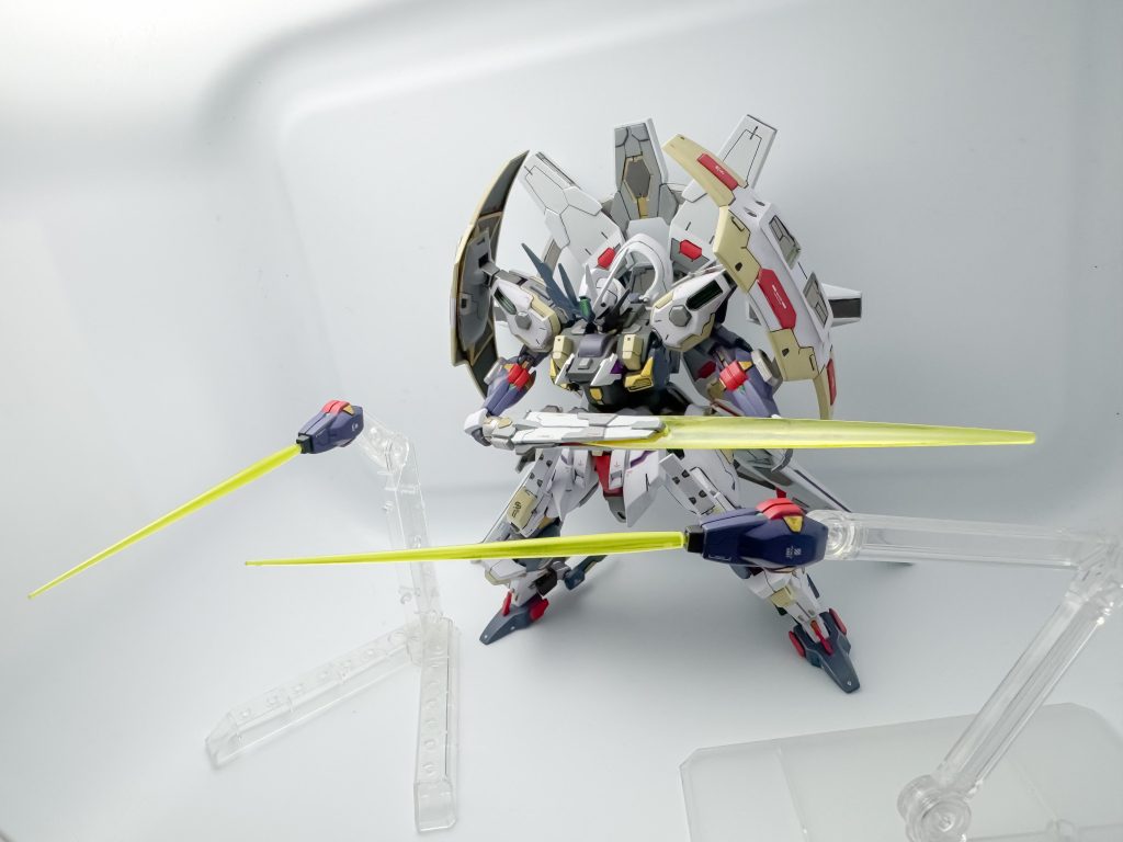 機体の防御面の低下を補うように、イーシュヴァラを併用して敵を追い詰めて行きます。