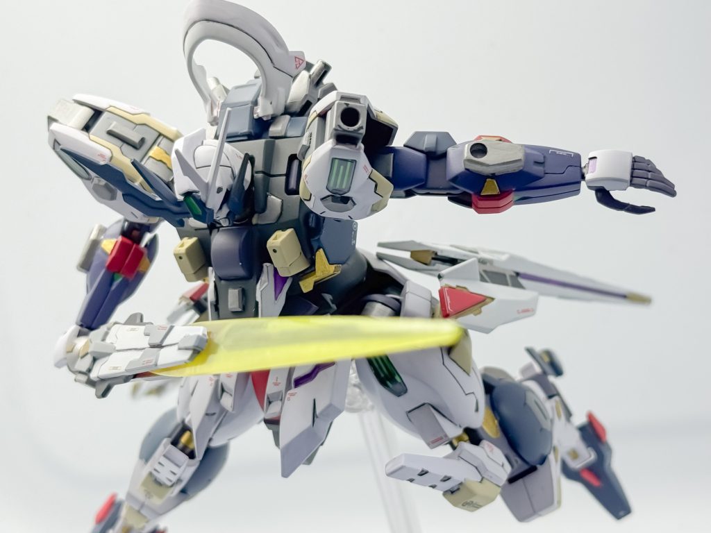 主兵装には、試作の高出力ビームブレードを採用。※Rジャジャの鞘の部分をビーム発振器に見立てています。