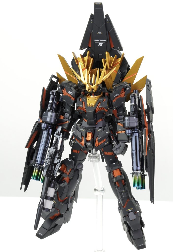 とりあえずフル装備にしたかったのでジャンクからRGフルアーマーユニコーンからガトリングシールドを拝借クリアパーツを活かしたかったんですが、シールドと本体で成形色が異なるので今回はメタリックオレンジにて統一することにしました。