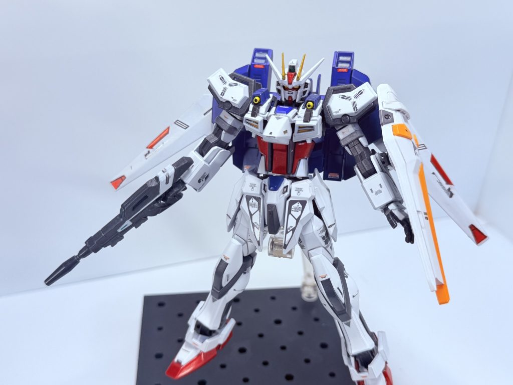 コスモストライカーパックに胸部装甲を追加。