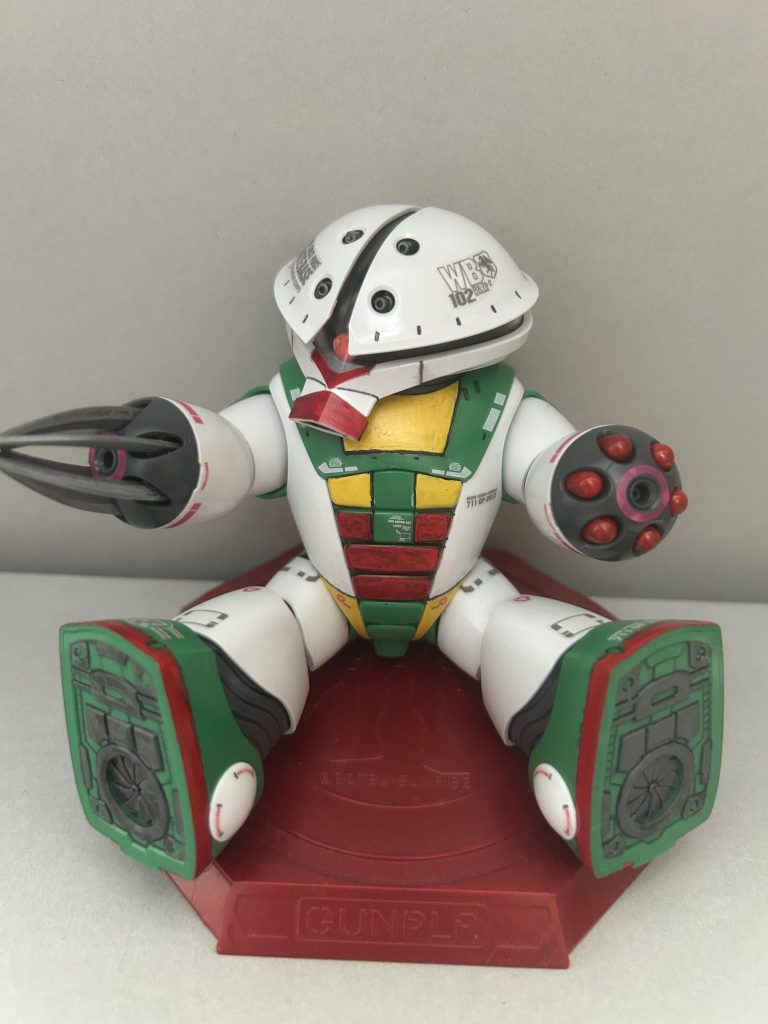 さすがに体操座りは無理でしたがアッガイが可愛いといわれるのがよくわかりました（笑）ご覧いただきありがとうございました。