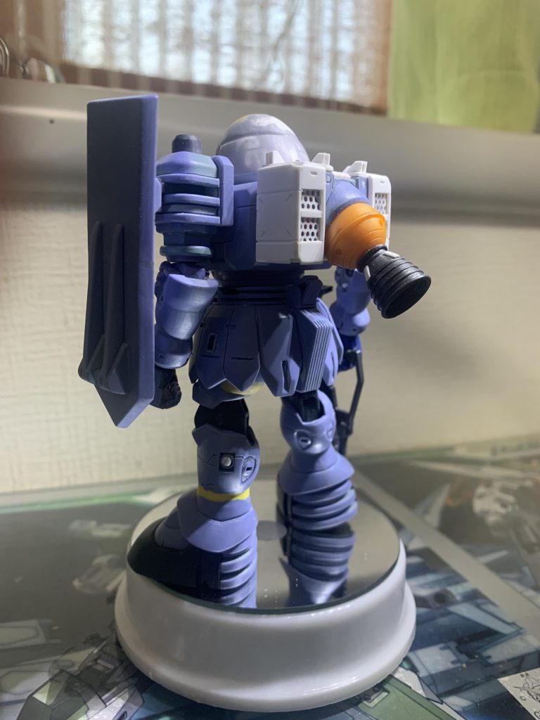 バックパックは写真の白い部分がプラバンから作り直しています。脹脛のスラスターもプラ棒が入っているのが解ると思います。最後まで見て頂きありがとうございました。