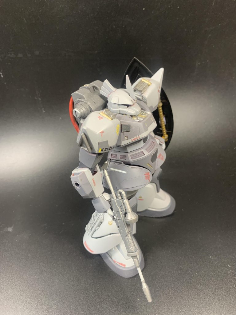 高機動用のバックパックはプラ板、プラ棒で自作しました。足にも高機動用のディテールが施してあります。