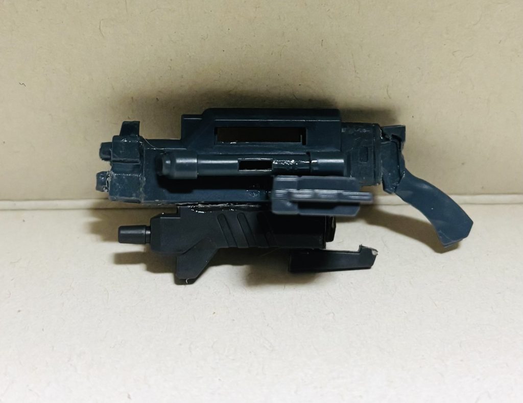 近中距離用のライフルとショットガンの特性を持ちさまざまな作戦で用いることが可能ただ無茶苦茶接着の後が残っちゃってます。