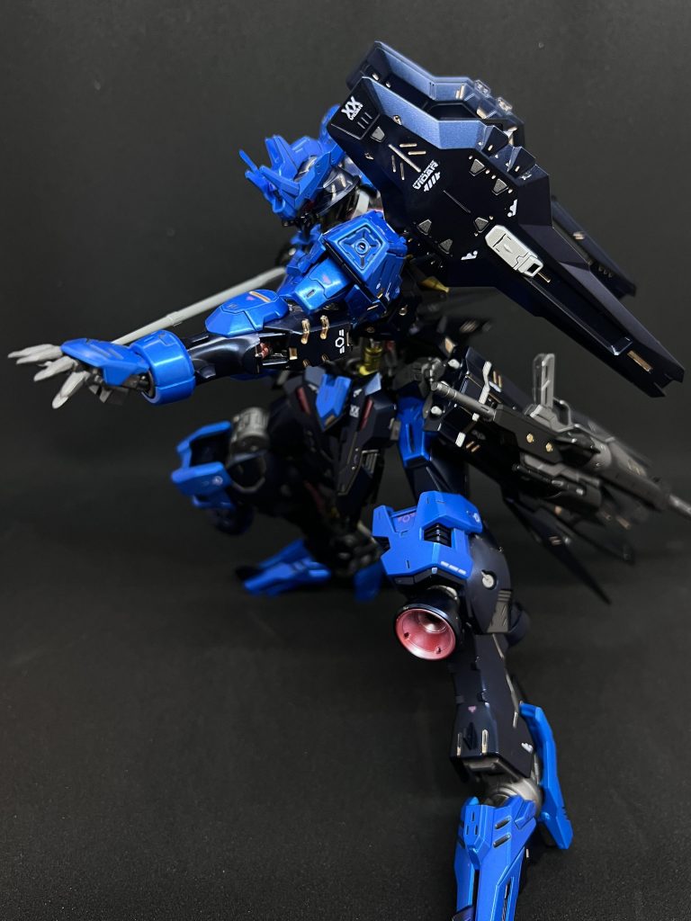 MGヴィダールは本当にいいキットだったもう一体はグラデーションにしてみるかなPGUガンダムの塗装が終わらない…次はいつになるやら