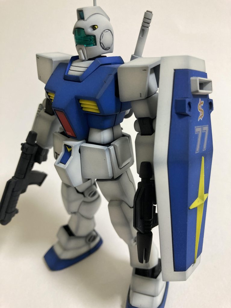 ドアン版のデカール、ライフルを流用死亡認定されたため、二階級特進していた功績を評価され専用機が用意された