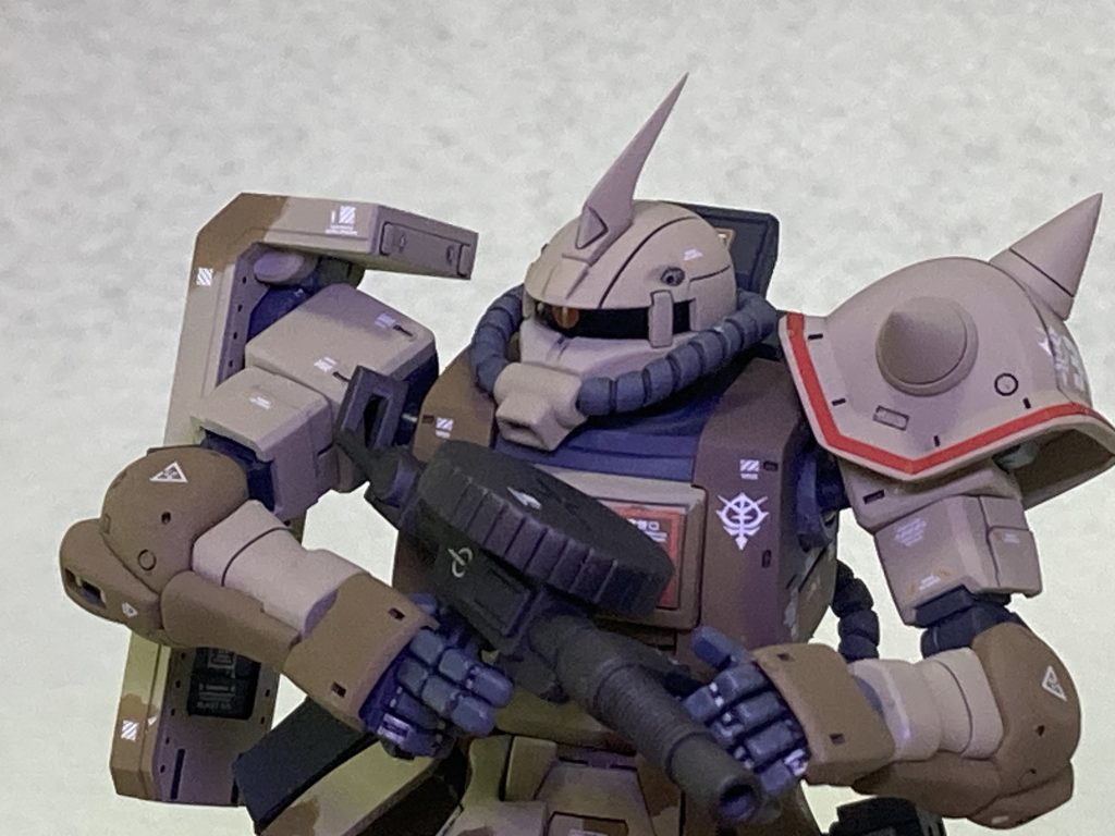 最近作っているキットには再生工場さんの3Dプリントのハンドパーツを使わせて貰っています。これのお気に入りポイントは、①ジオン系の丸指も不必要に丸過ぎないところ②握り拳がグッと握ったものだけでなく、力を抜いた脱力系ハンドがあるところ