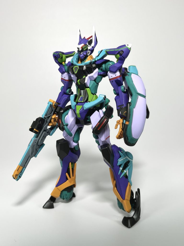 缶スプレー使用箇所濃い紫:クレオス、パープル白:タミヤ、ベースホワイト赤:クレオス、モンザレッド濃い緑:タミヤ、コバルトグリーン明るい黄緑:クレオス、ルマングリーン水色:タミヤ、コーラルブルー橙色:タミヤ、ブリリアントオレンジ濃いグレー、クレオス、黒鉄色ビームライフル、オーシャングレイ2