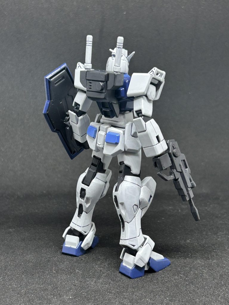 背中はガンダムなら背中からサーベル抜けないという考えからプラ板でオプションパーツセット02を参考に自作してしまいました。