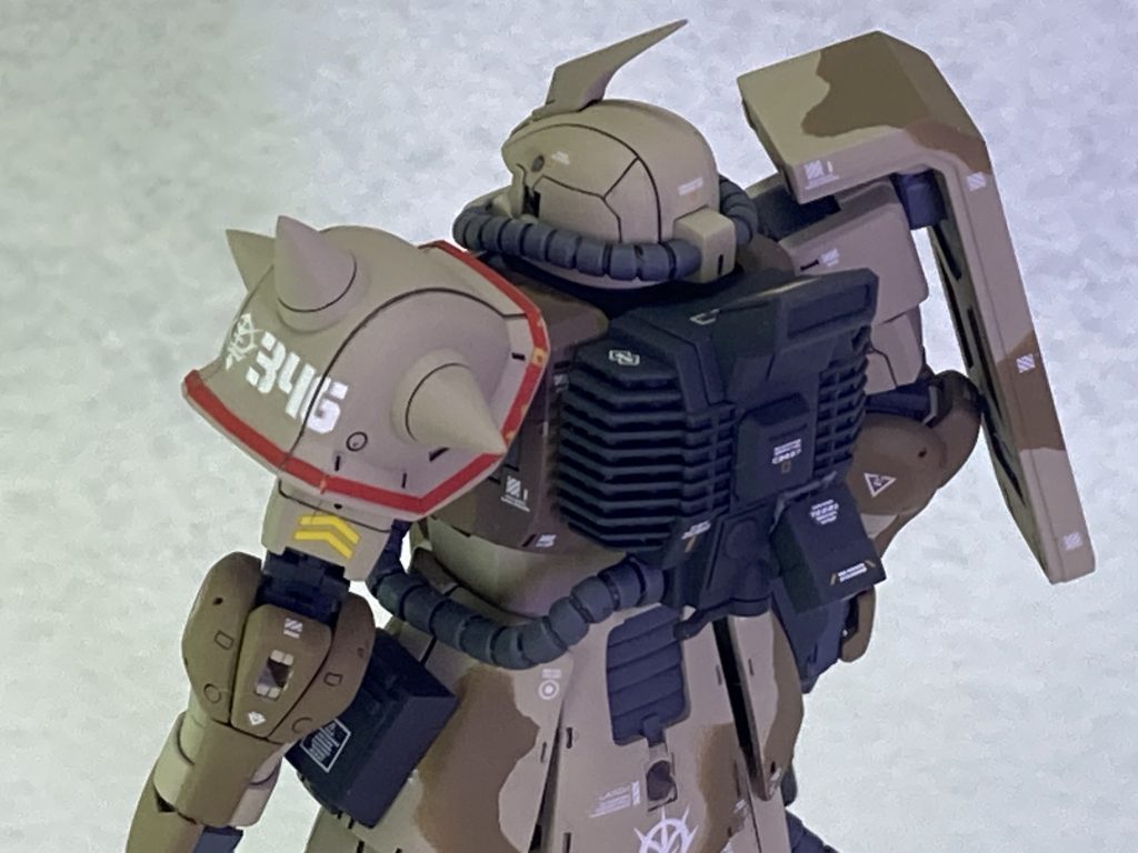 デザートザクの代名詞の特徴的なバックパック