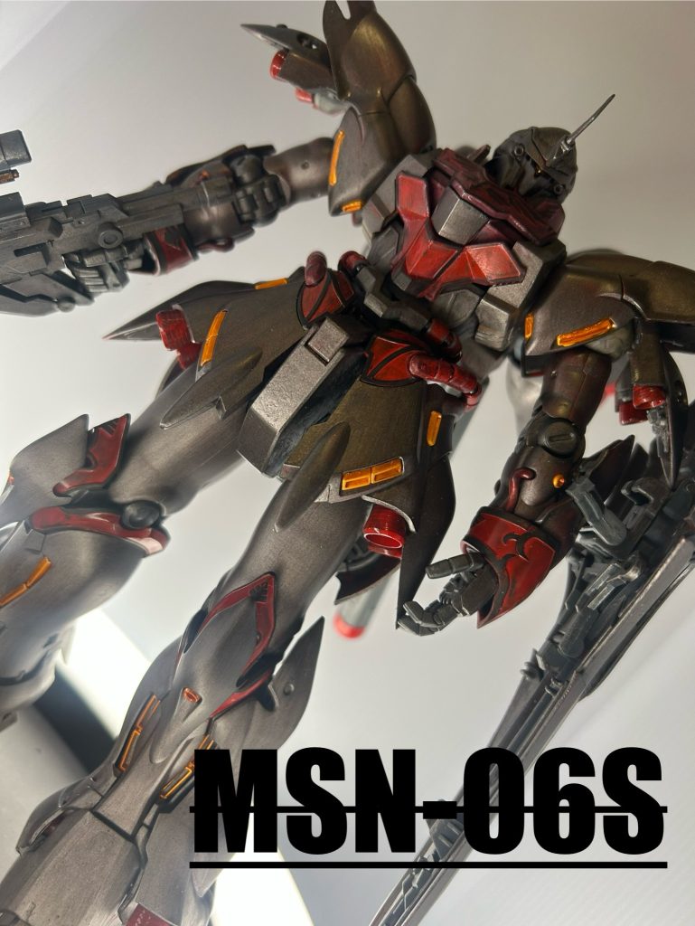 通常のシナンジュと配色を反転させました。金のエングレービングを黒に変えてます。