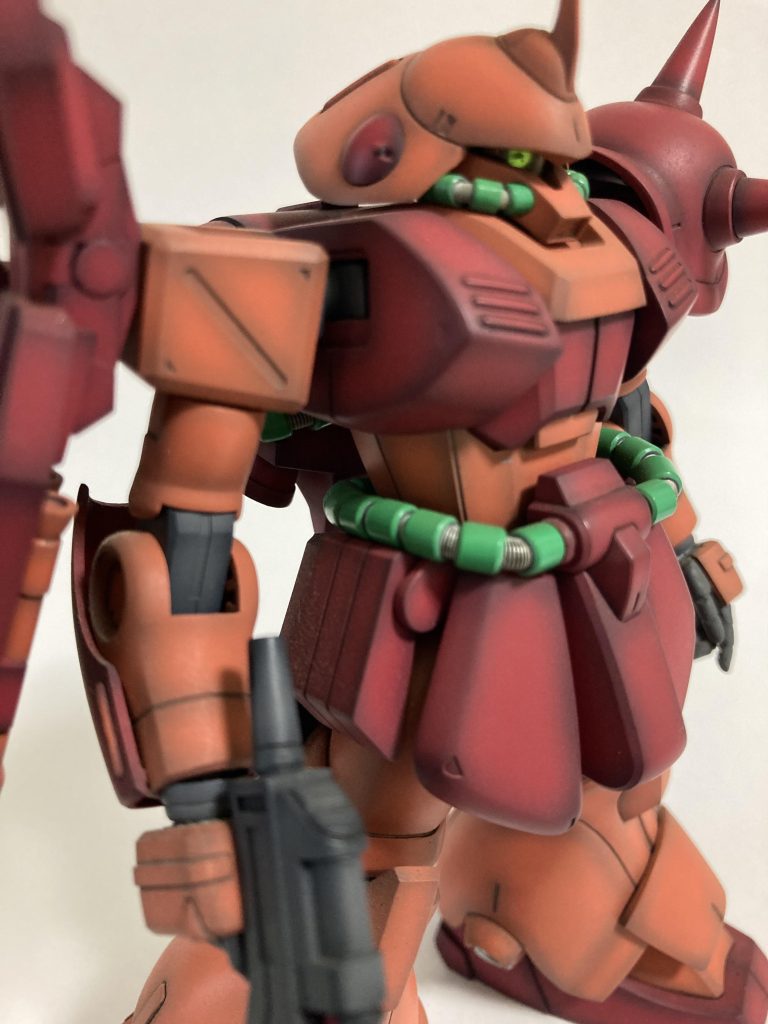 Hアイズの後ろにアルミテープを貼っただけですが、不思議なくらいに目が光ります