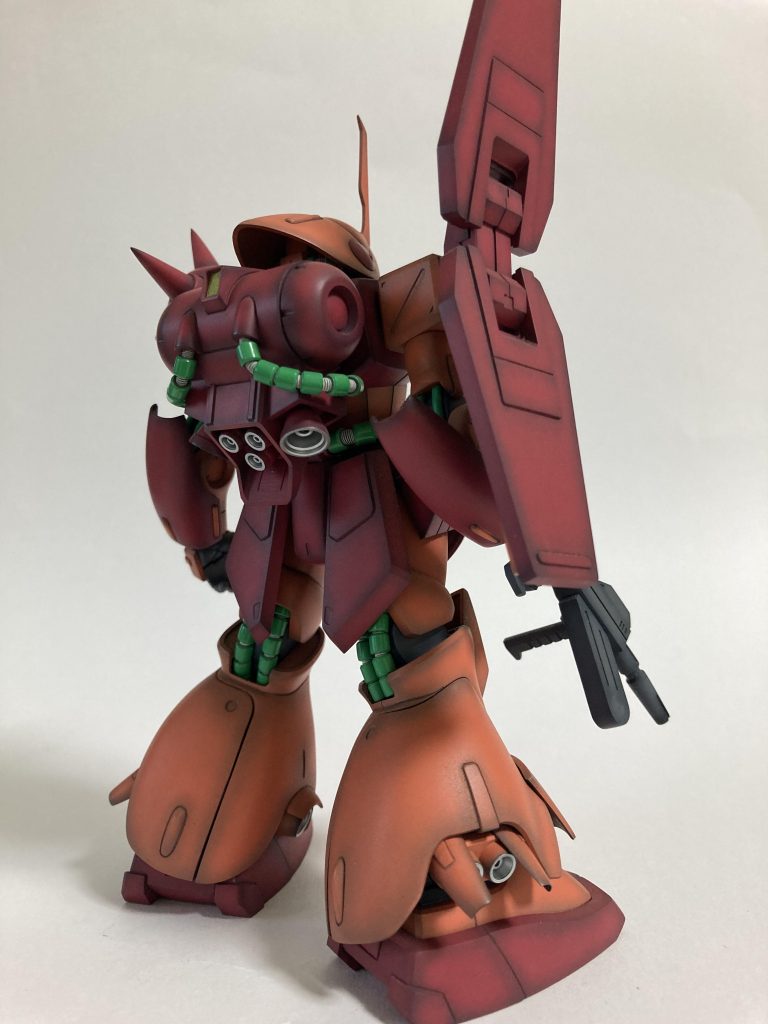 ギラドーガに繋がるバックパックのデザイン