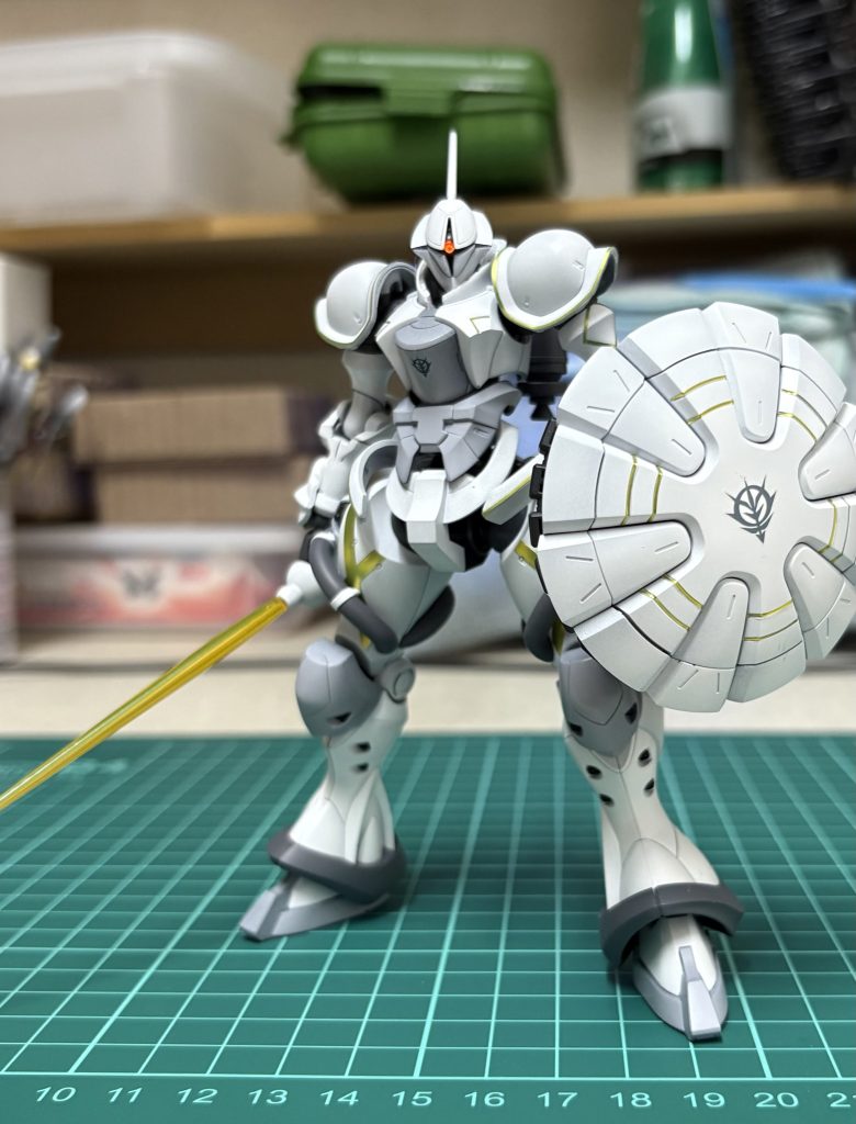 ハクジが大味過ぎて素立ちにはビーム サーベルがしっくりきます、自分的にこっちが好み。