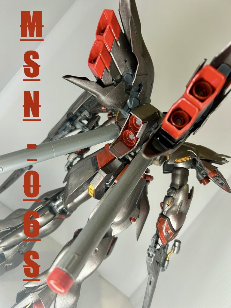 立ち姿と全体がこんな感じです。角の角度をライターで炙って前方向にしました。