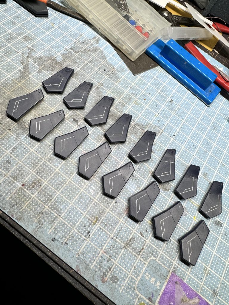 背負い物の筋彫りは同じ作業の繰り返しで修行でした🤣