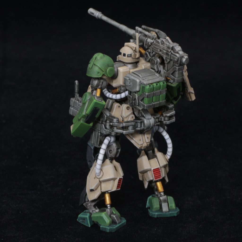 背負い物は弾倉？装填済みのパックと色があってない痛恨のミス。しかしキャノンにどうやって砲弾を装填するのかなぁ…。