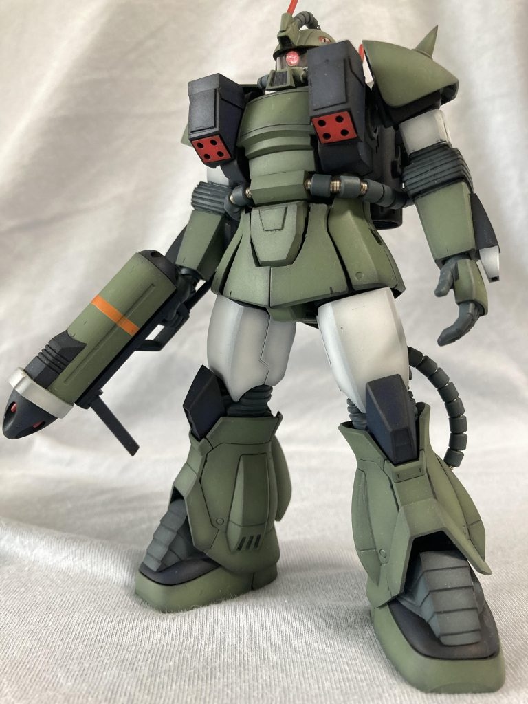 MSVの中でも根強い人気の機体関節のシーリング処理が大問題ですが…人によって解釈が違う腰のフロントアーマーは分けて作成しました