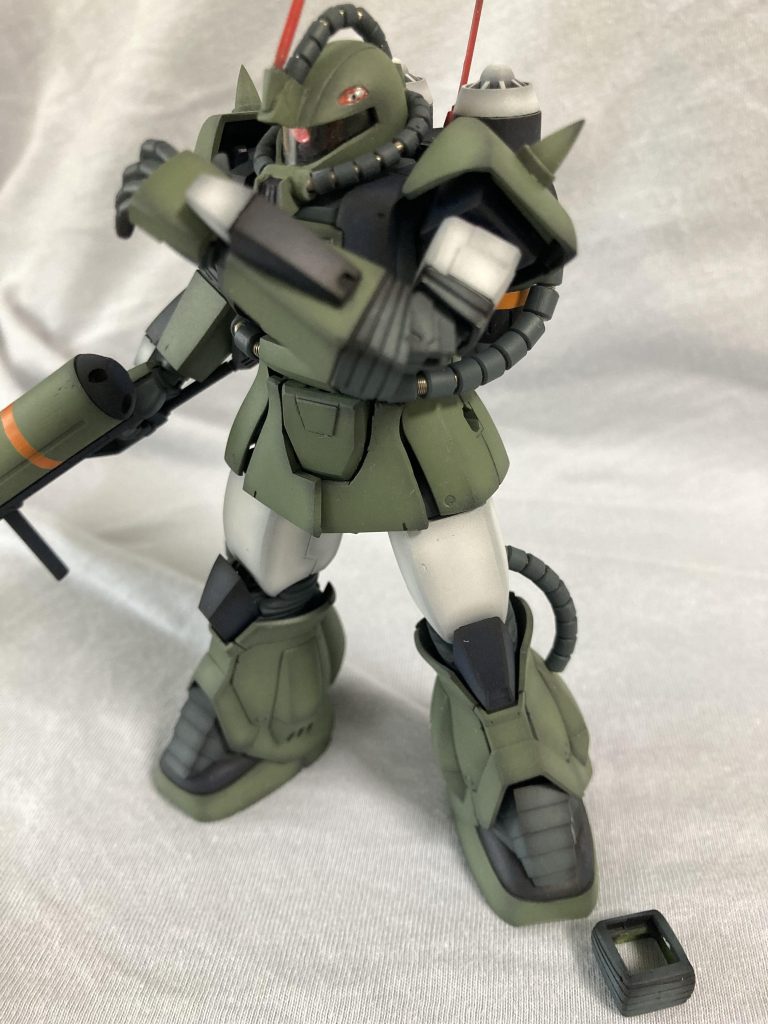 シーリング部品を外した状態インナーシールを自作し、カバーパーツ付きで肘を曲げても隙間が生じないように調整しました