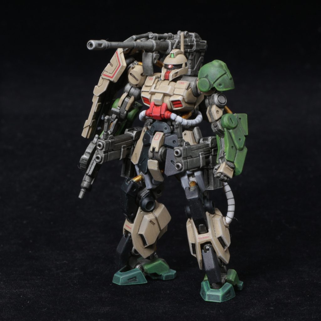 モノアイはHアイズMiniの1mmを使用。ラピーテープを裏から貼ってあるので，光を拾って光ります。