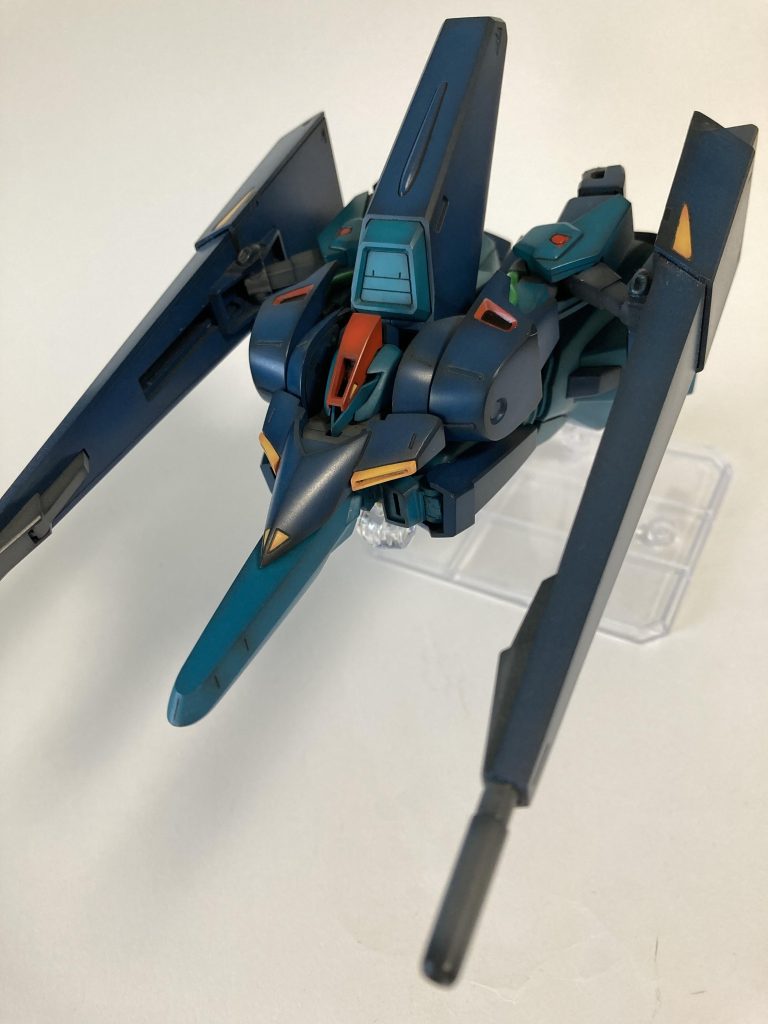 MA形態ギャプランは変形後に無理に顔・拳を収納しない効率的な感じが「兵器」っぽくて好きです