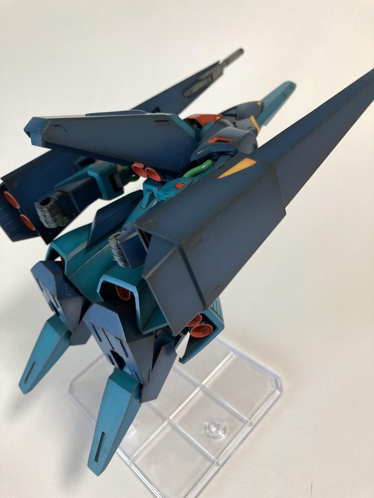 余談ですがメッサーラのデザインコンペで出されたボツデザインだったと聞いたことが…確かに似てますよね