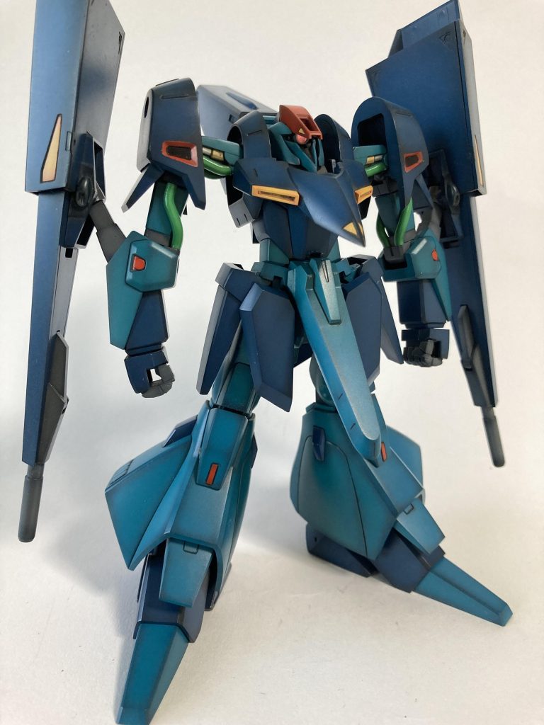 アクセントの赤、黄色は全然再現されていないため、全塗装はなかなか時間がかかります