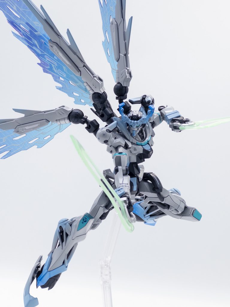 ジークアクス純正のビームサーベルは二刀流で使用します。