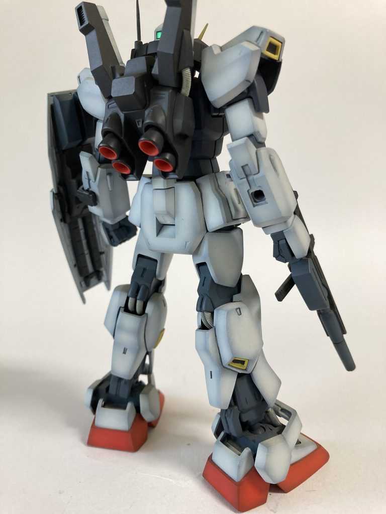 背中いま見るとシールド裏の塗り分けとか頑張ってたなぁ…