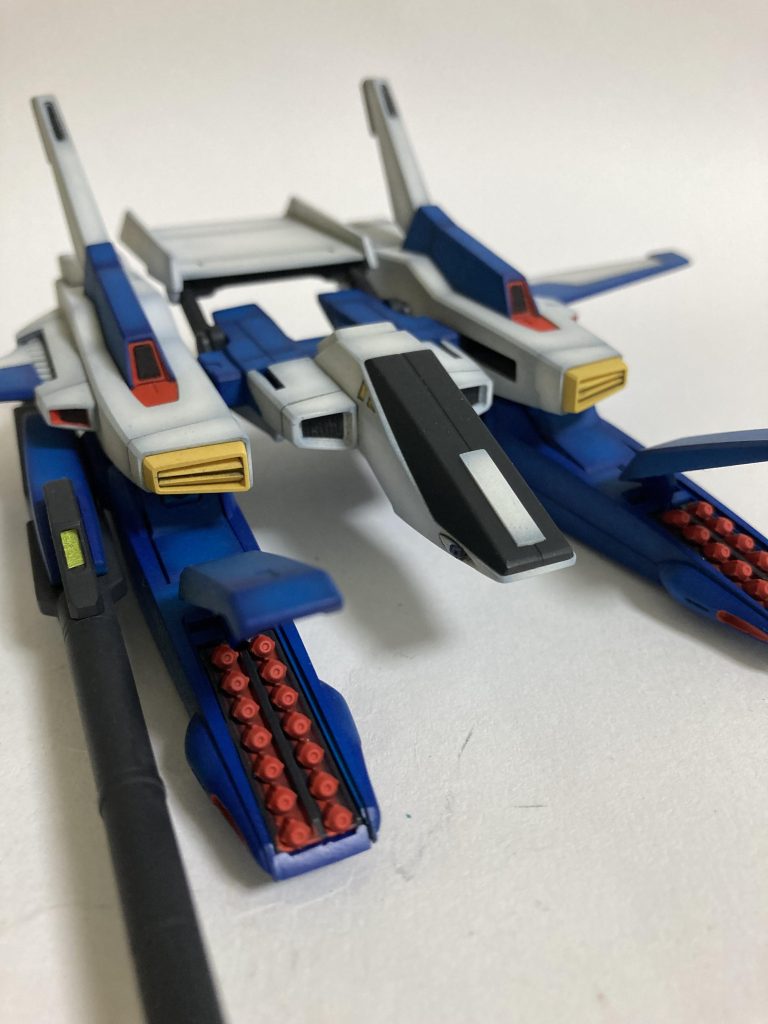 ミサイルは丁寧に塗り分けしました