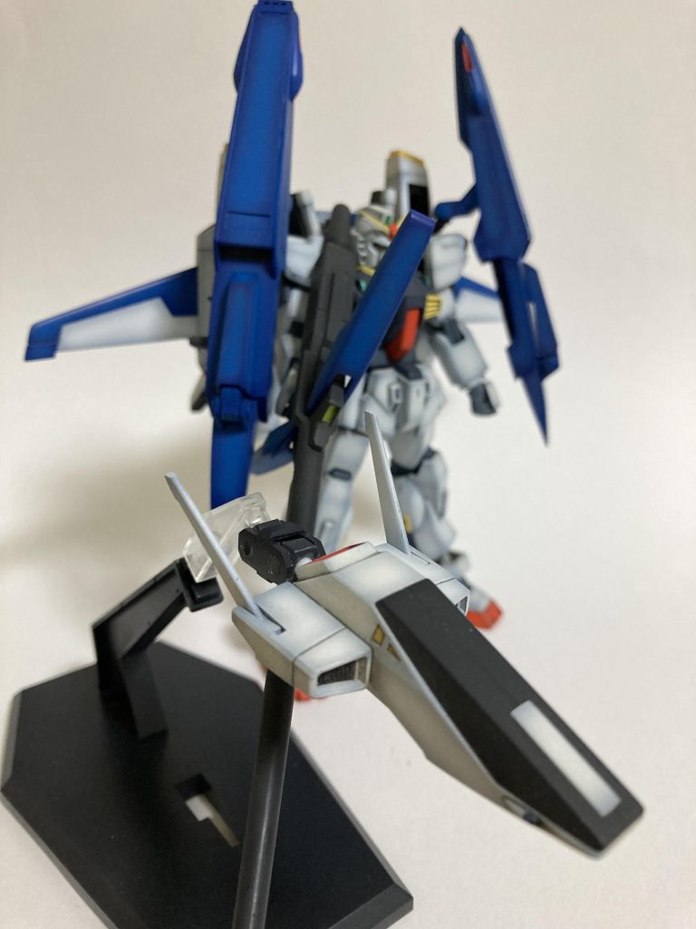 岩にぶつかって散るとか、なかなか衝撃的な最後でした…台座の接続口の部品はポリキャップ×2をプラ板でサンドしたものです角度が自由に調整できるので、棚に飾る時に重宝します