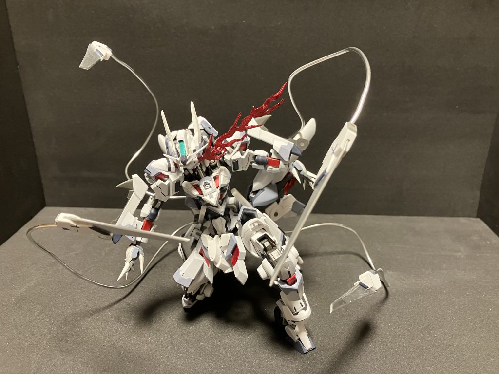 テイルブレードは欲張って４本にしました。眼光エフェクトは100均のやつで作りました。