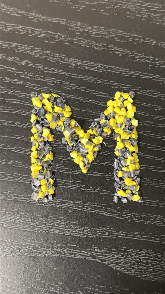 黄色いランナーは鮮やかな色でした。