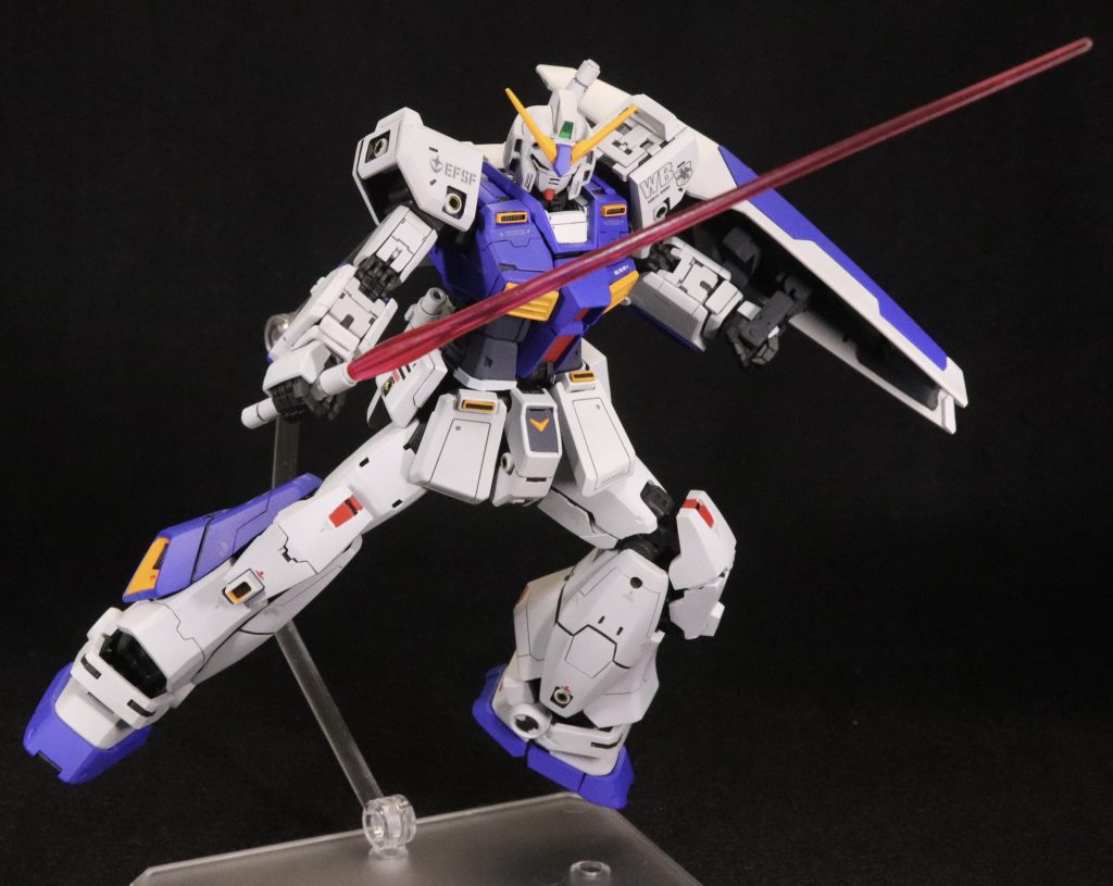 ビームサーベルはRGのものがそのままはまるのでありがたい。脚部のディテールはマスターアーカイブを参考にしました。
