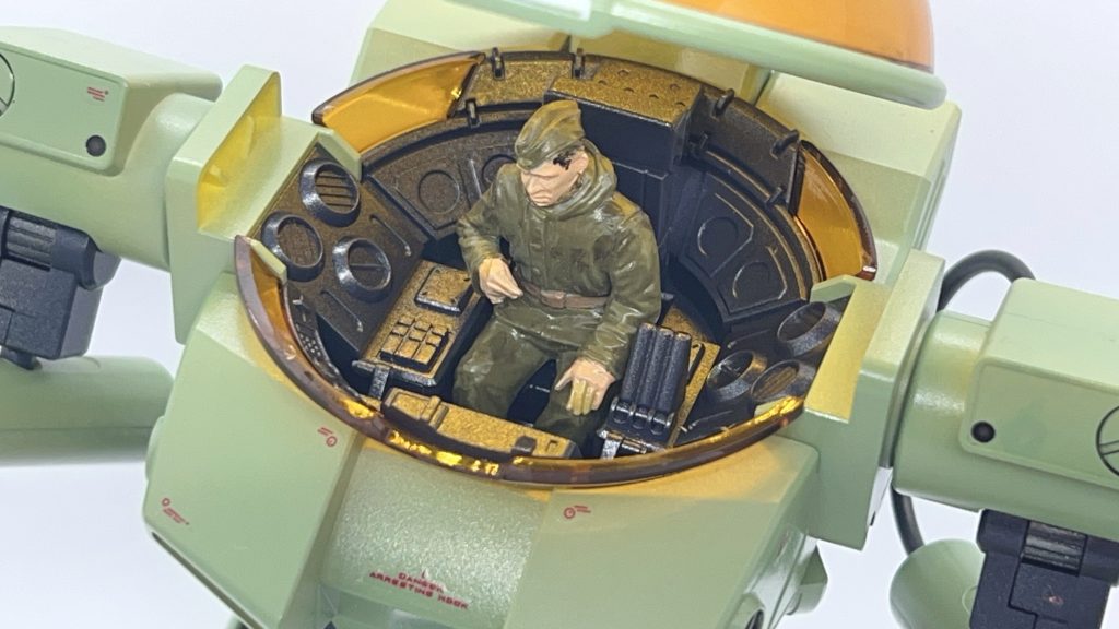 コックピット内部はかなり精巧な造りです。