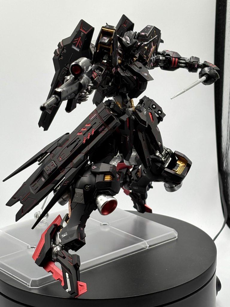 個人的には子のポーズがお気に入り！やっぱ両手に長い武器持ってるのはロマンあるし迫力も増すんでいいですね