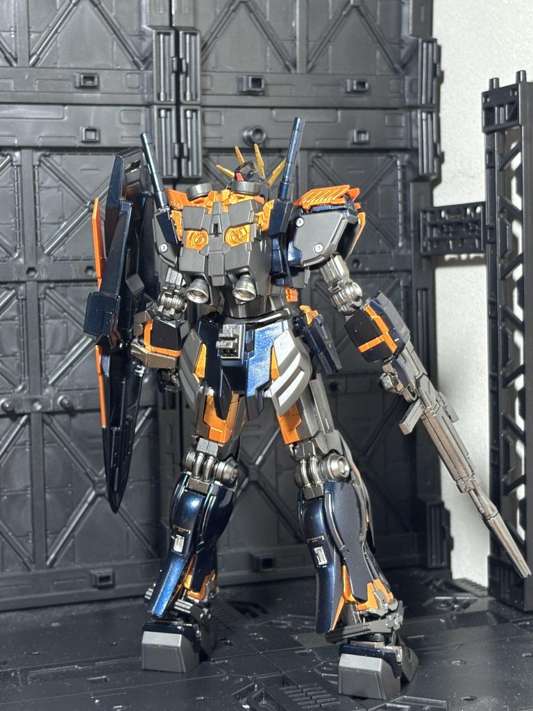 今回は塗装に重点を置いて制作しています初めてプレミアムシリーズ使ったりパールカラー使ったりクリア吹いたりしてますクリアはちょっと失敗してゆず肌になっちゃったから及第点