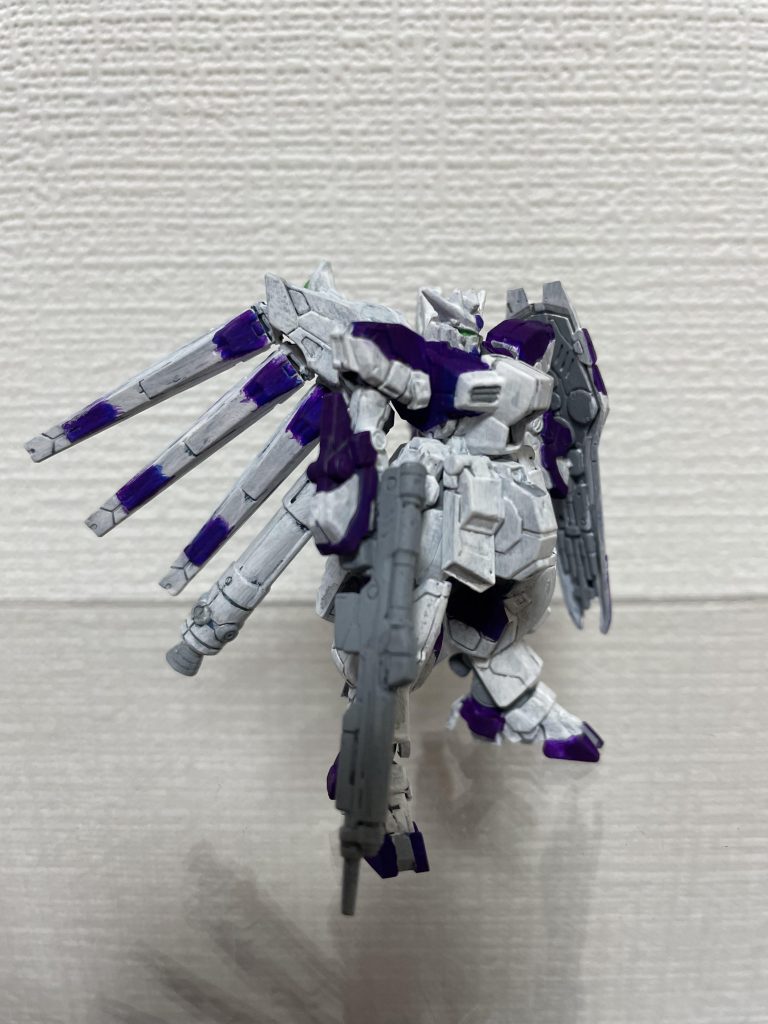 下地に青と水色を使い、あとはそれぞれのカラーで塗装。