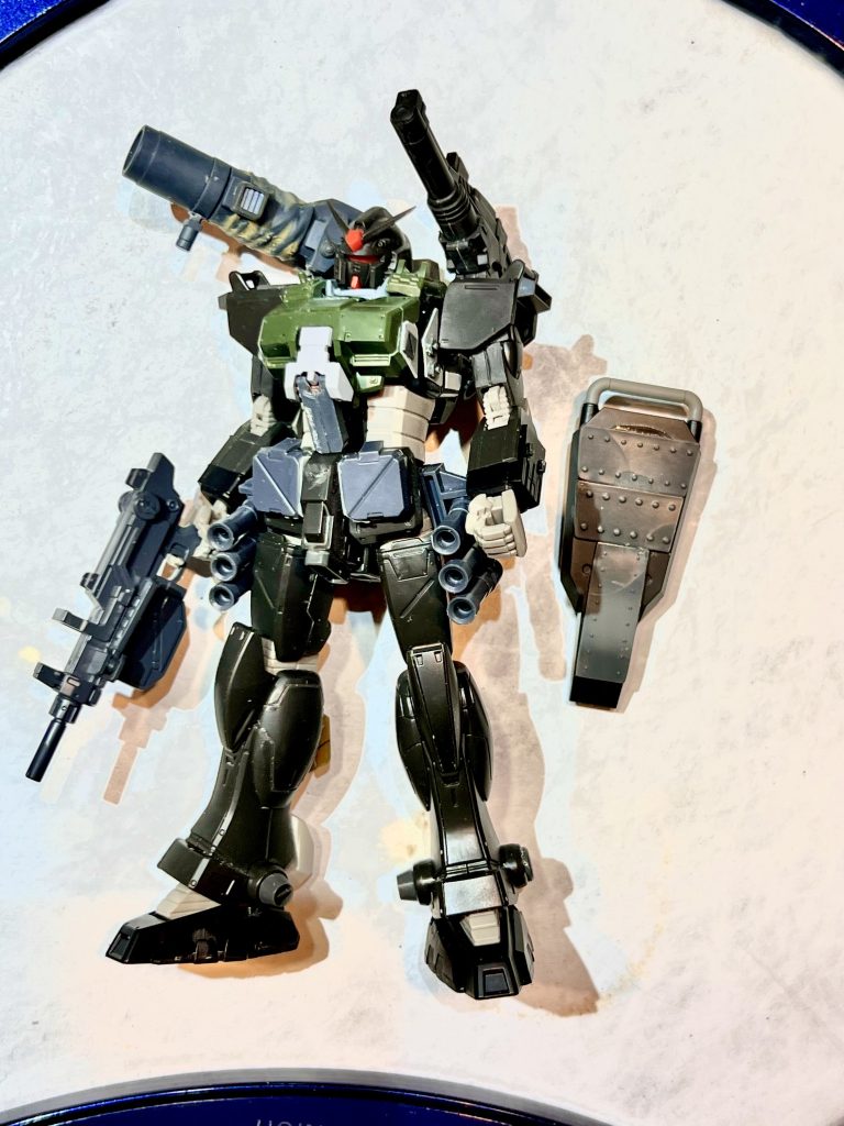 自分で作っておいて、なんなんですけどこの腰についてるパイプ爆弾みたいな武装なんなんすかね…いや、ジャンク箱で見つけてハメたら無加工ジャストフィット〜♪ってそのまま…でも、これ、なんなんすかね…なんかゴッドファーザーのテーマとか流れそうな…