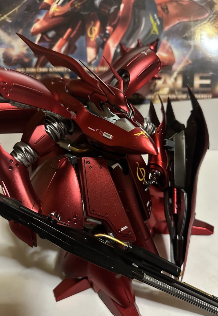 前回のサザビーをテカテカにしたので、今回はツヤ消しでやってみました。皆んなのクオリティが高すぎて羨ましい限りです。