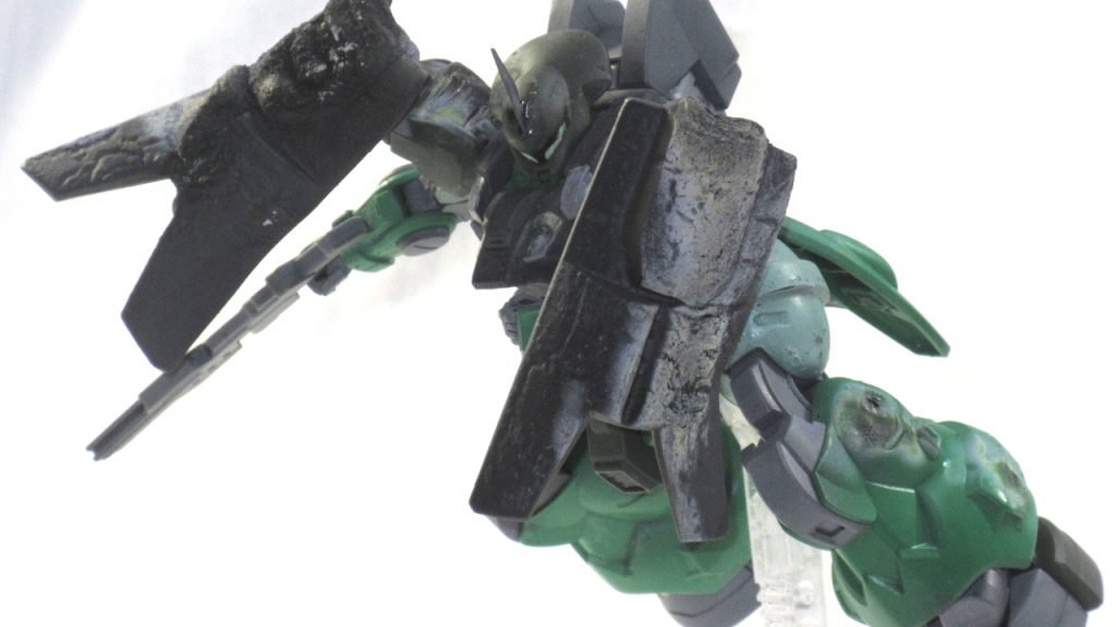 ジェターク社のMSシールド及びバイタルエリア用新型コーティングテスト機。コーティング自体に重量があるため、リミッターをカットした軍用のディランザ・ソルが母体に選ばれている他、頭部のセンサーボックスはデータ送信用のアンテナに換装されている。テスト用のビームは事前に砲台にプログラミングされたものを受けることになっているため、索敵能力は学生用ディランザよりも下回っている。