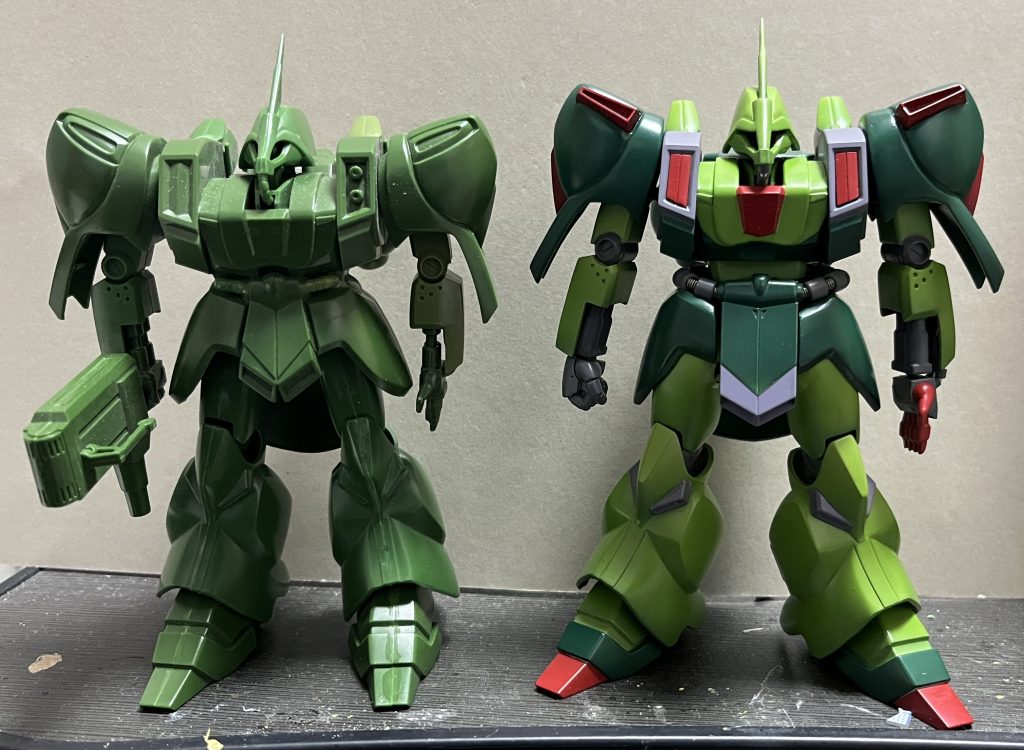 旧キット素組との比較です。HG発売と相成りましたが、旧キットは前回再販時に30箱ほど買ったのでまだまだ遊べます。