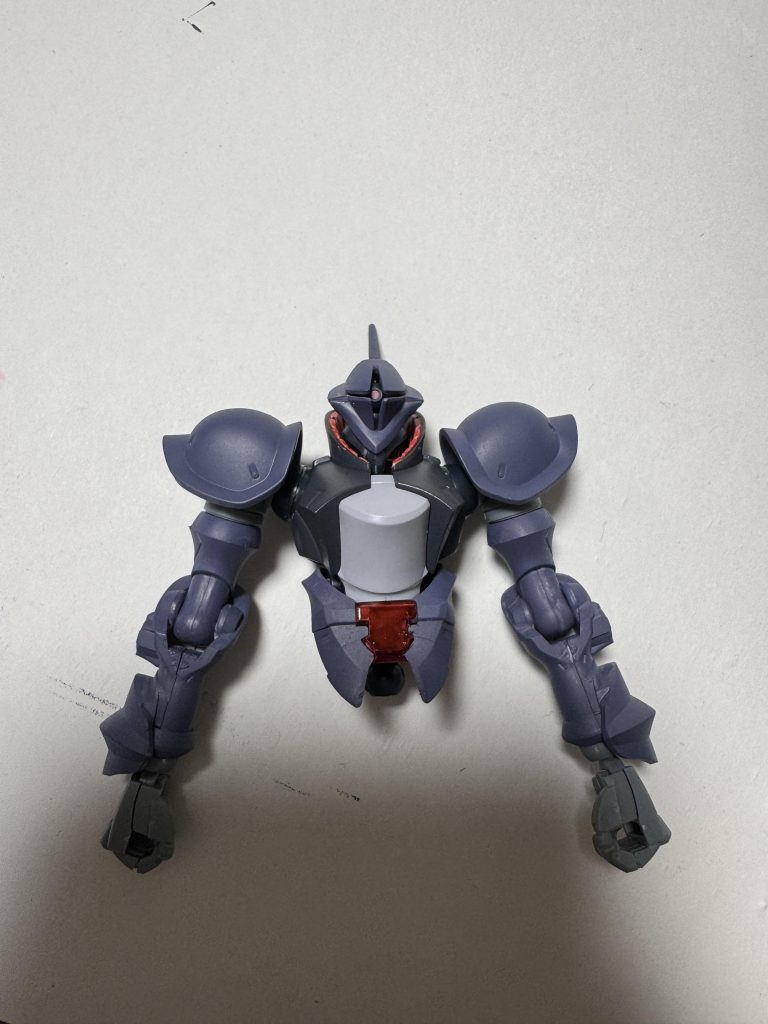 ランナー塗装なので、細かい追加塗装はガンダムマーカーでヌリヌリしてます