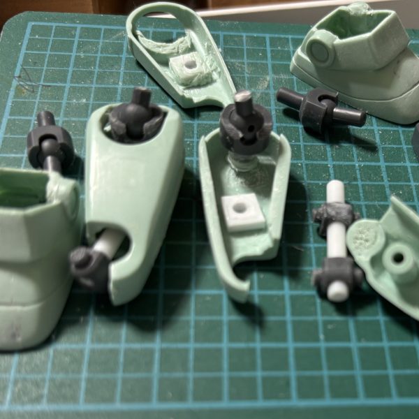 閲覧有難う御座います！ ^_^ふくらはぎの加工（二重関節）画像制作の参考にして下さい。【使用した物】3ミリ丸棒　3ミリPキャップボールジョイント　プラ板1ミリ（5枚目）