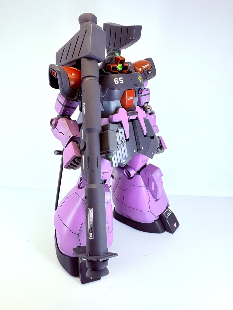 ところで皆様が最近購入したキットを教えていただきたいです。息子がガラスJが欲しいというので何店か回りましたが、気配すら感じない有様でした。ちなみに私が最近購入したのはガンダムベース東京で買ったジム3体セットです。私は素ジムにしか興味ないの、ジム2.3は息子のAOZシリーズの何かに改造されるみたいです。というか、プレバン商法もなんだかなーって感じですよね、ジムスループも瞬殺だったみたいですし、早く昔のように身近な店舗で普通に購入したいですね。すみません、最後はグチです。