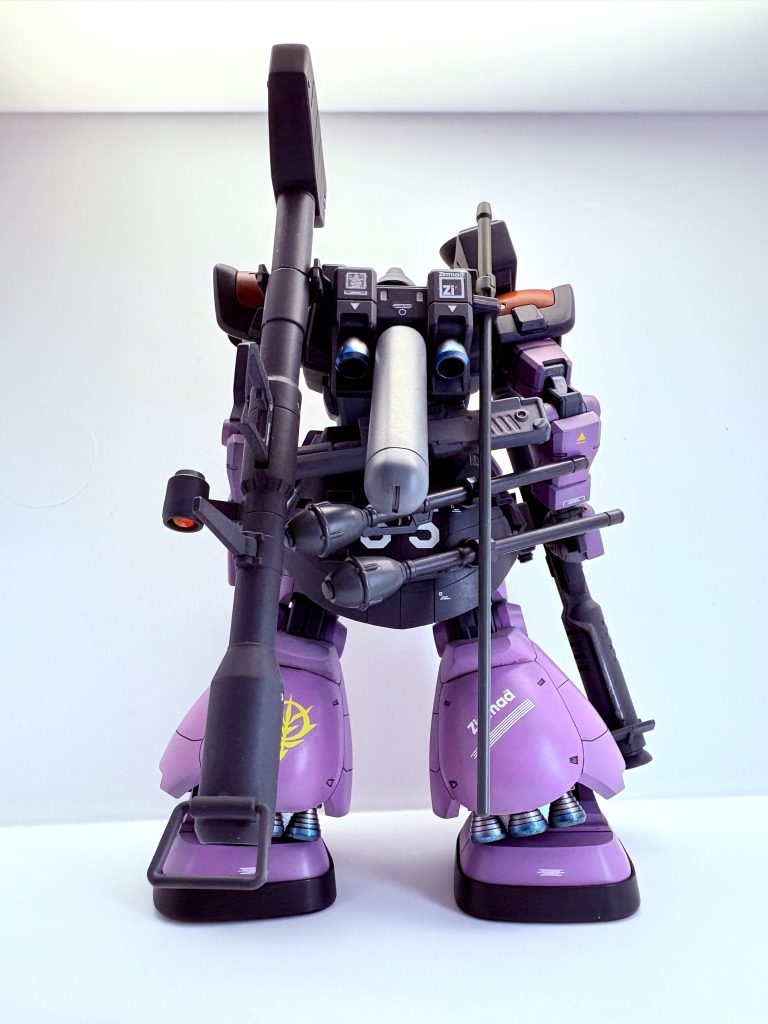 背面から評価結果（抜粋）新型スラスターの推力増加は顕著で、特に中・長距離の加速持続性が向上肩部アポジモーター増設による旋回応答性は優秀だが、冷却効率低下が確認され要改修ジャイアント・バズIIの反動制御は良好、命中精度は既存モデルを上回る推進器が増えたことによる持久戦時の消費効率に課題はあるものの、プロペラントタンクを装備する事によりある程度解決可能 