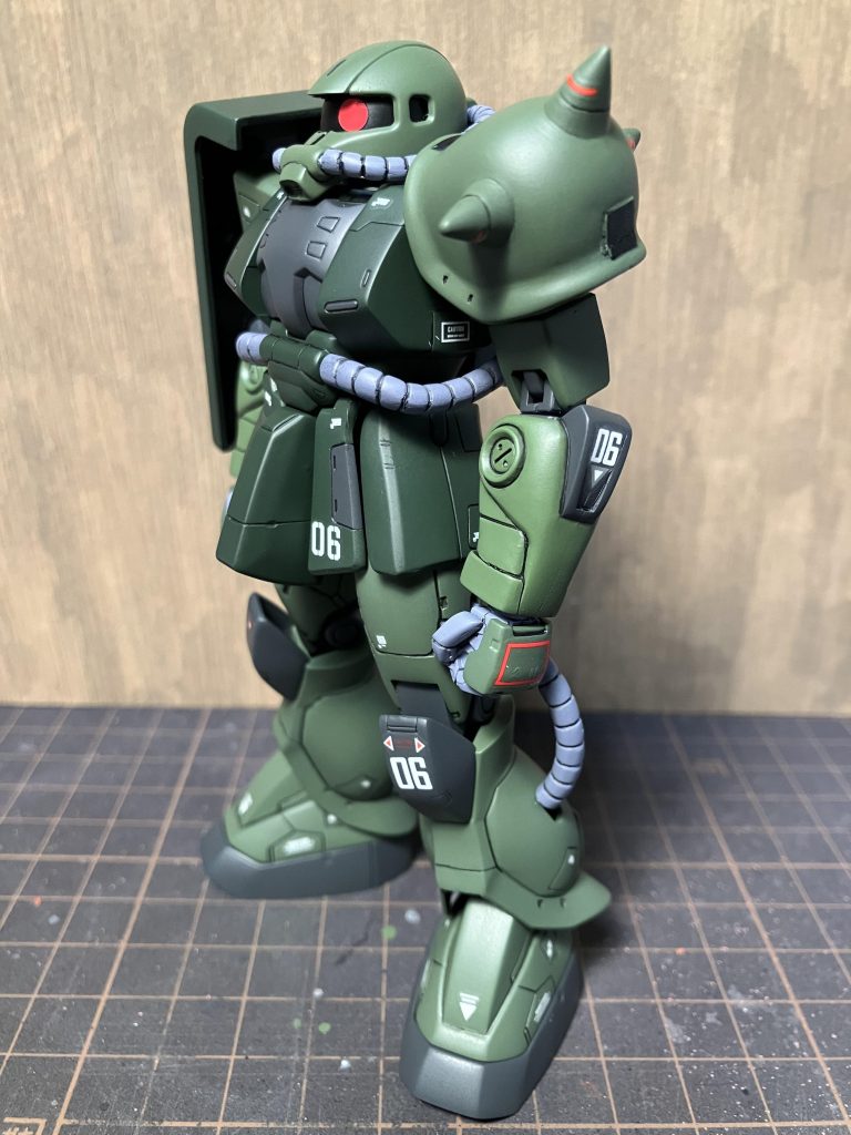 肘はhguc241から流用。時代とはいえポリキャップ剥き出しを処置。あと股関節広がるようにするだけで大分化けますね