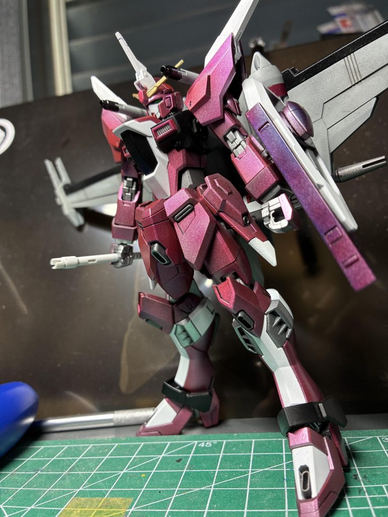 フォランティスは、エナメルがジワジワしてても気にしない仕上げで。